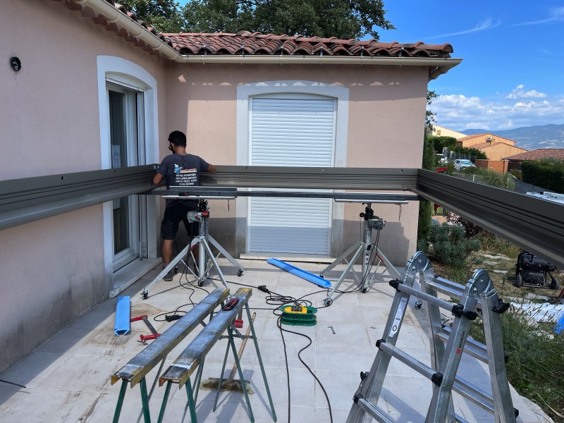 Demmarage installation pergola bioclimatique sur la commune de Peyruis