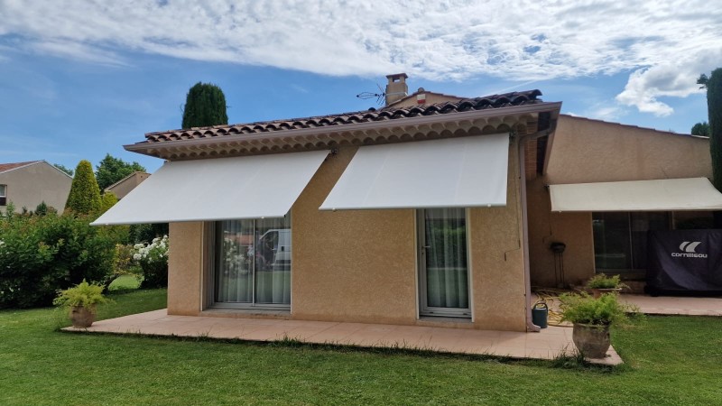 Remplacement de 2 toiles de store banne sur LES MEES