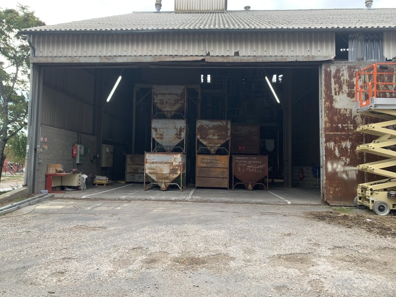 Démontage ancienne porte pour mise en place Rideau métalique sur MANOSQUE