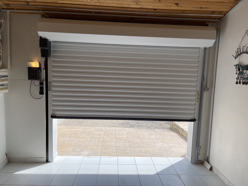 Porte enroulable motorisée sur CHATEAU ARNOUX