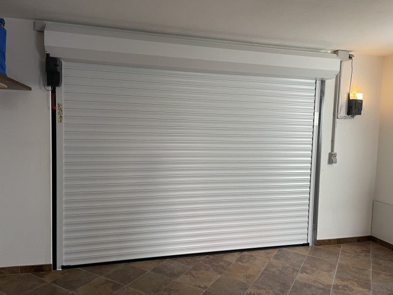 Porte de garage enroulable en aluminium HORMANN sur MALIJAI