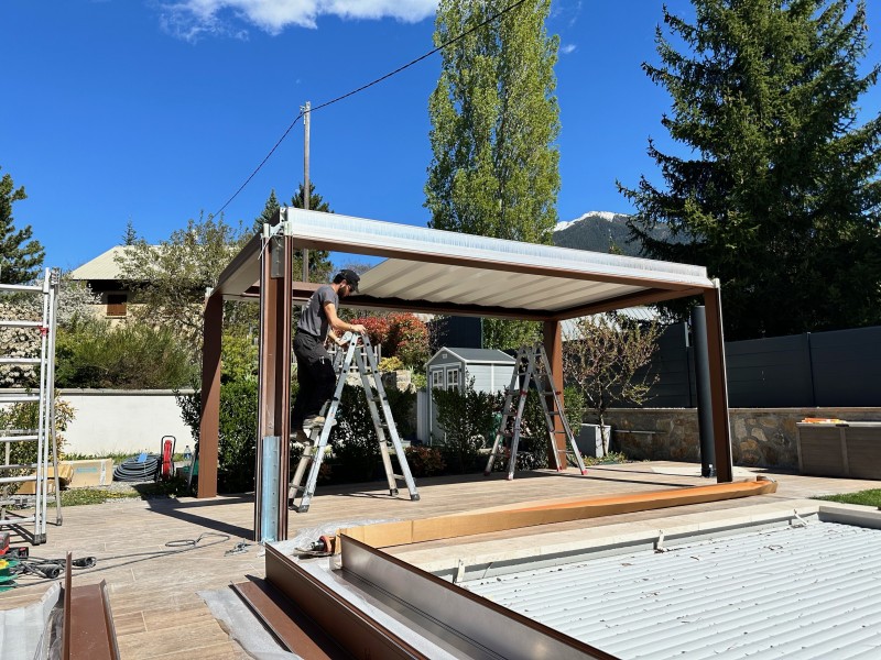 Installation d'une pergola bioclimatique sur GUILLESTRE