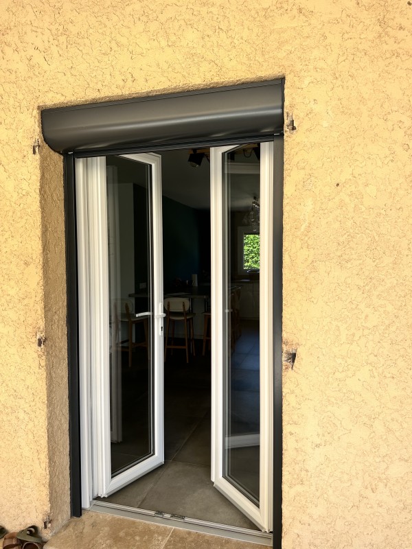 Installation fenêtres PVC et volets roulants sur Manosque