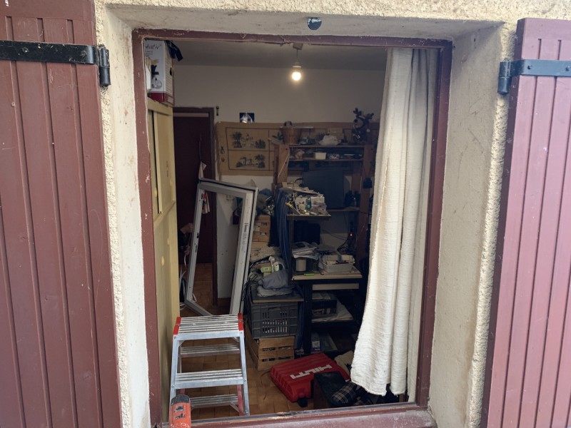 Installation en remplacement d'une fenêtre en PVC sur MALIJAI