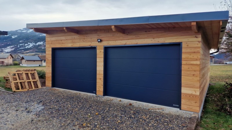 2 Portes de garage sectionnelles isolées