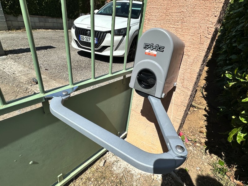 Portail existant en acier motorisé sur MANOSQUE