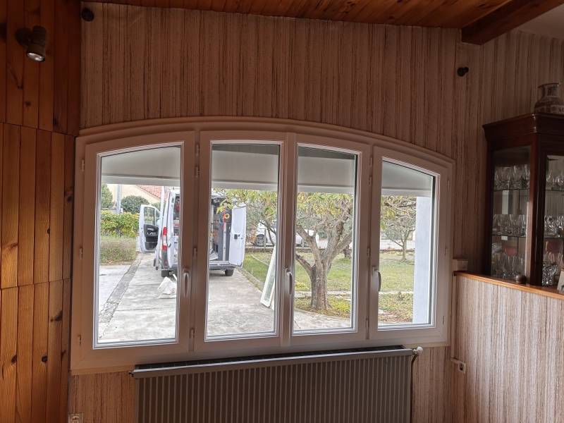 Installation fenêtre en PVC blanc isolante sur CHATEAU ARNOUX