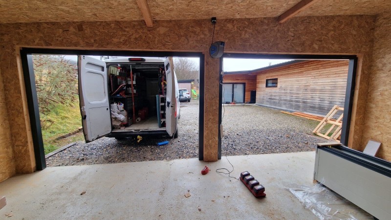 Démmarage chantier pose porte de garage isolée