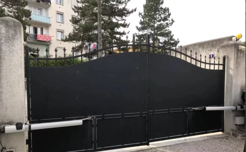 Pose de portail avec fermeture automatique à Oraison