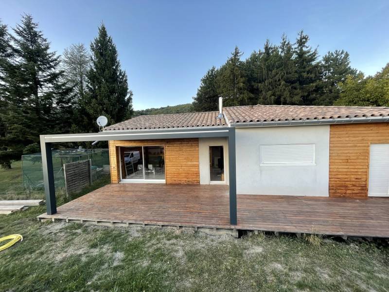 Pergola Bioclimatique sur terrasse en bois sur le secteur de DIGNE