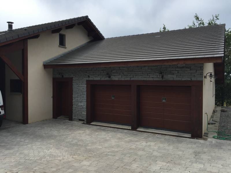 Portes de garage et porte d'entrée SILVELOX en bois sur les Hautes Alpes