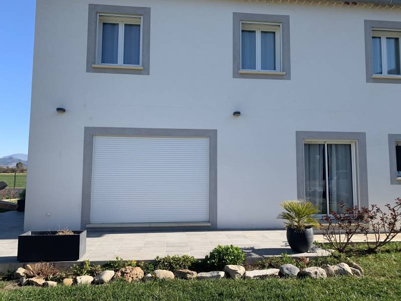 Maison avant la pose d'une pergola ARTHOMEALU proche de Manosque dans le 04