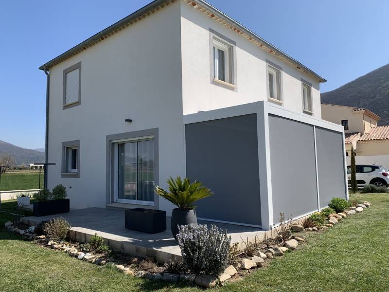 Pergola ARTHOMEALU avec store fermés Sur le secteur de Digne Les Bains dans le 04
