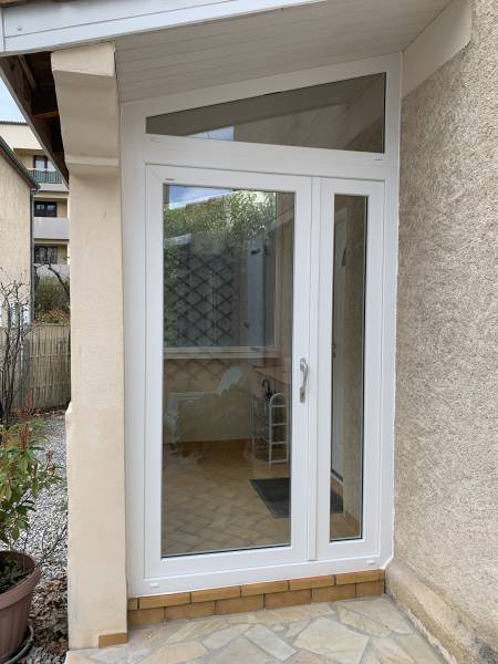 Mise en place d'une porte fenêtre vitrée sur la commune de Digne Les Bains 04