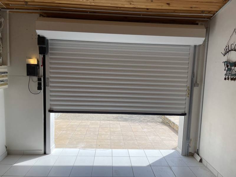 Mise en place d'un rideau enroulable sur un garage proche de Digne Les Bains
