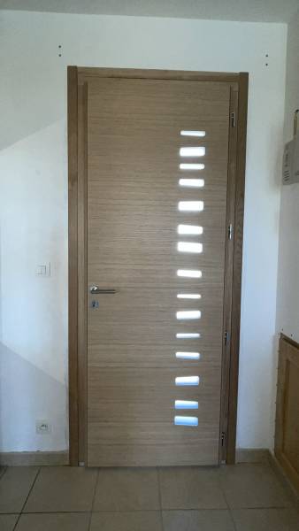 Remplacement porte entrée Mixte bois/aluminium vu de l'intérieur sur le secteur de Chateau Arnoux 04160