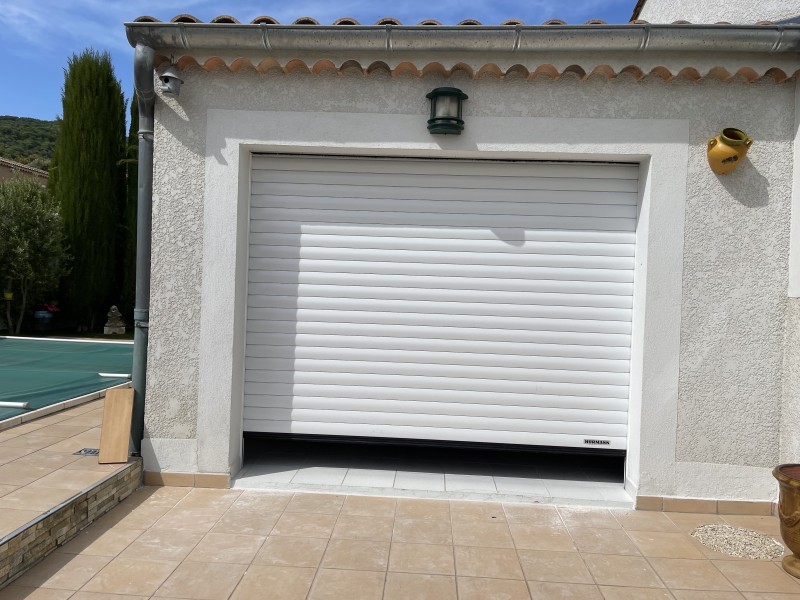 Mise en place d'une porte de garage enroublable motorisée sur CHATEAU ARNOUX