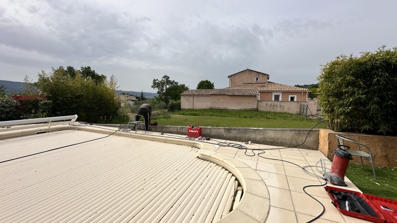 Démontage grillage avant pose clôture brise vu aluminium sur PEYRUIS