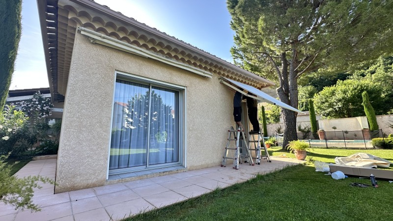 Mise en place de 2 toiles de store banne sur LES MEES