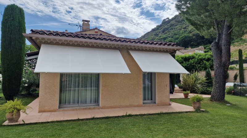 Remplacement de 2 toiles de stores bannes sur LES MEES