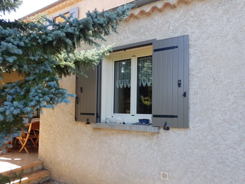 Remplacement de fenêtres en PVC avec capotage Aluminium et volet battant en aluminium sur SISTERON