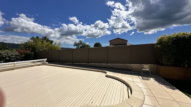 Installation clôture sur mesure brise vue en aluminium sur PEYRUIS 04310